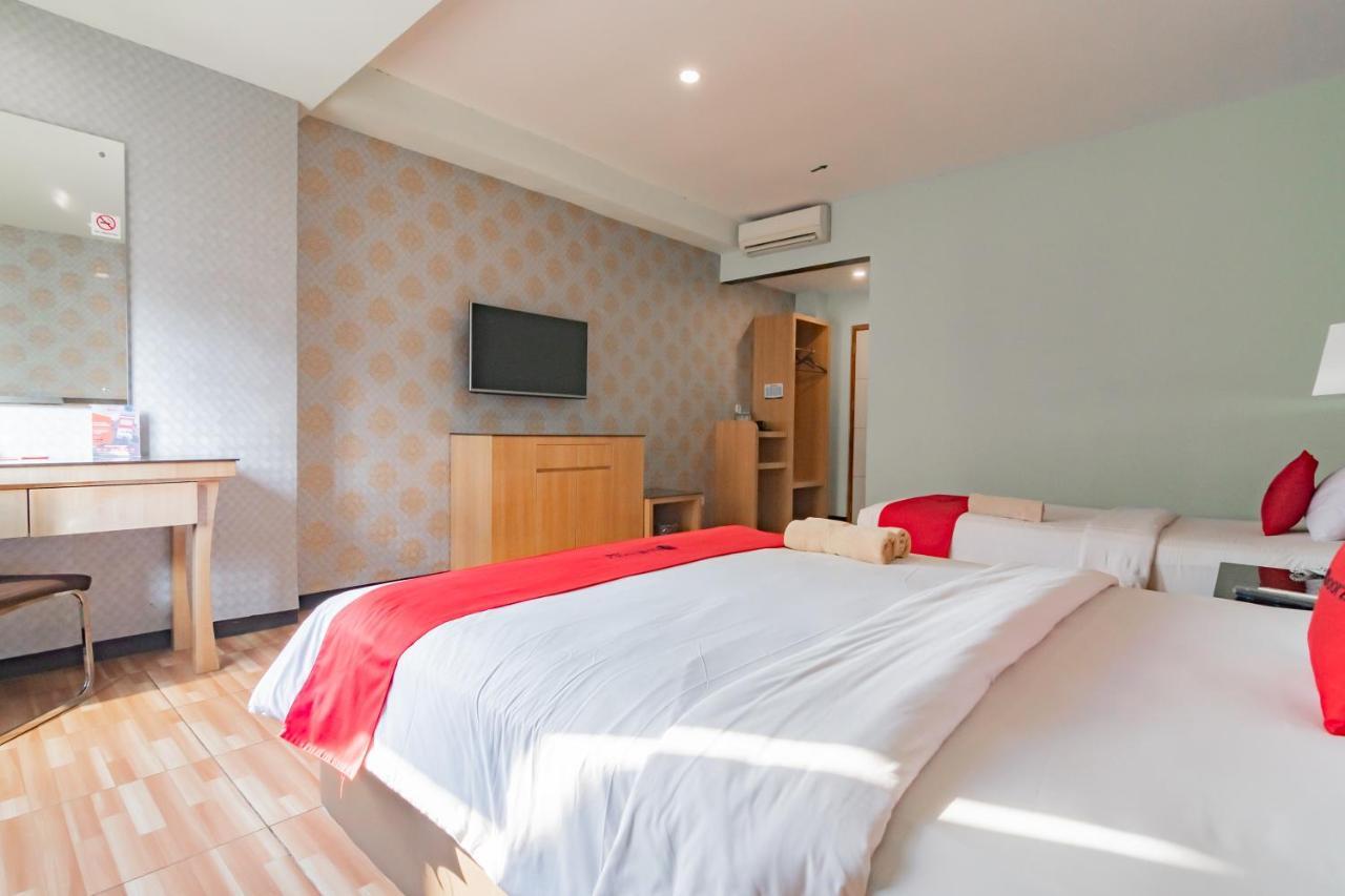 Reddoorz Premium Near Bandung Station Hotell Exteriör bild