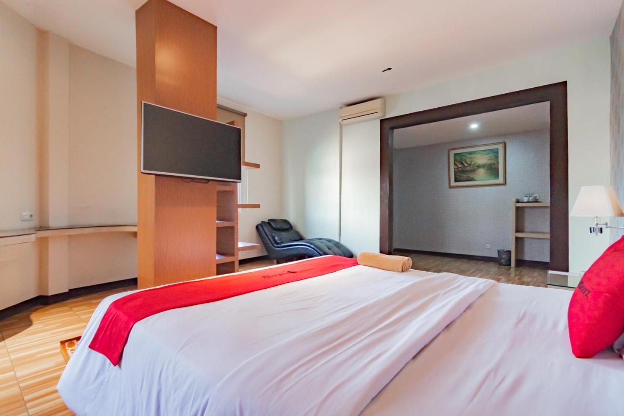 Reddoorz Premium Near Bandung Station Hotell Exteriör bild