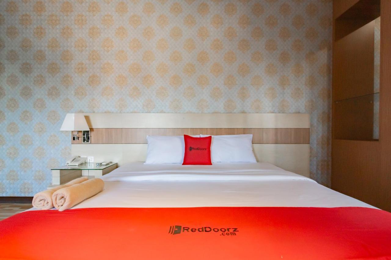 Reddoorz Premium Near Bandung Station Hotell Exteriör bild