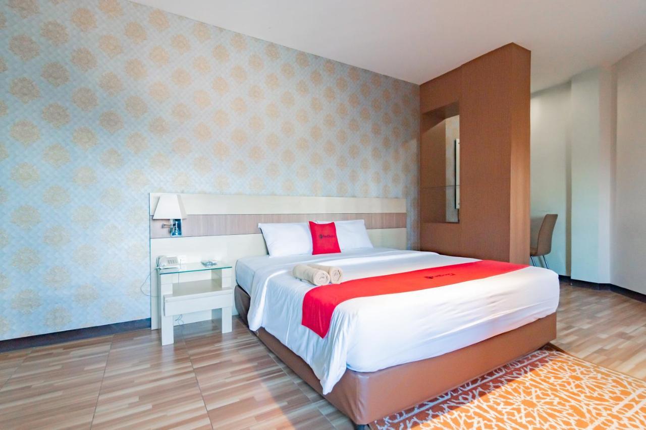 Reddoorz Premium Near Bandung Station Hotell Exteriör bild