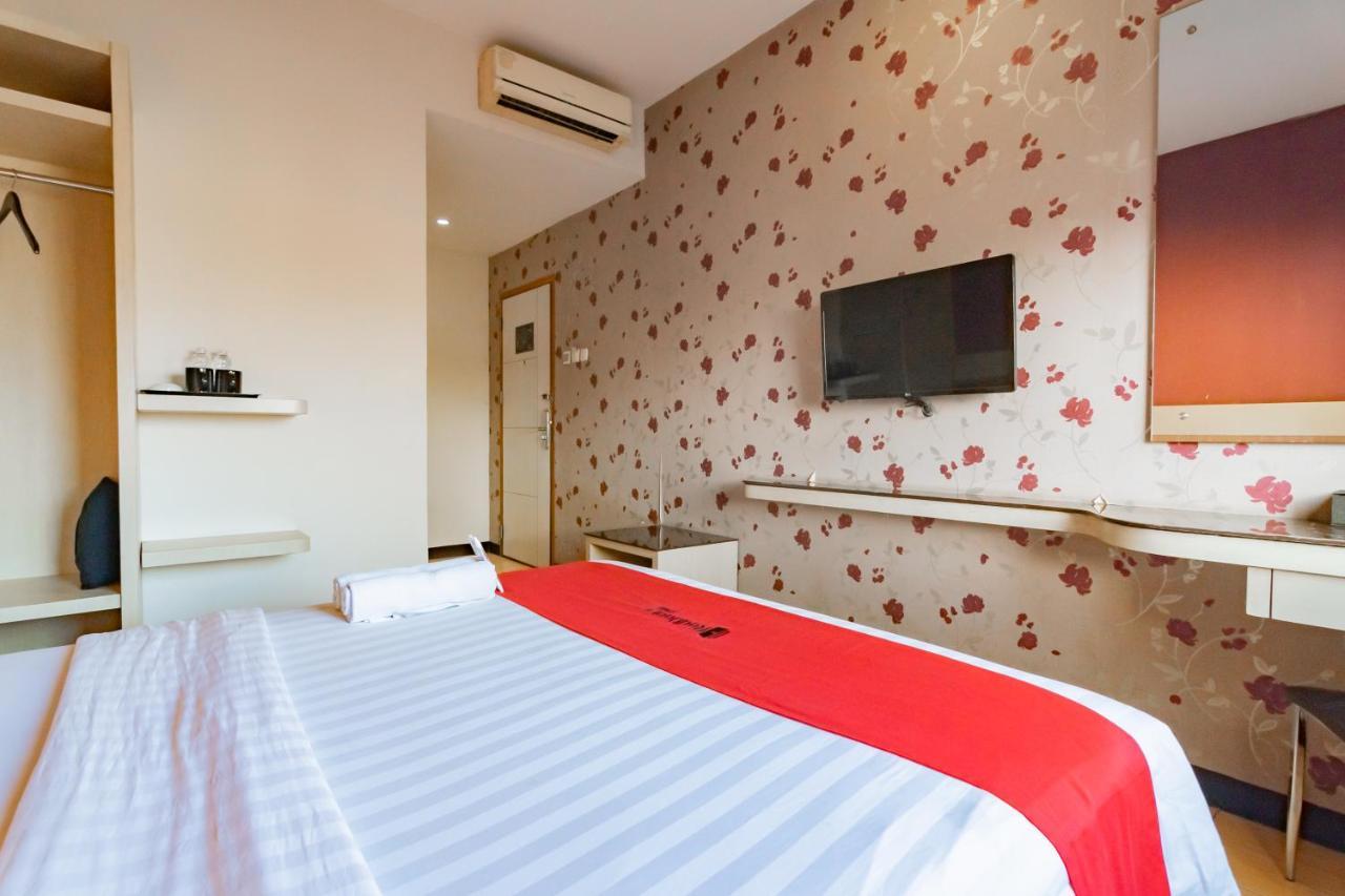 Reddoorz Premium Near Bandung Station Hotell Exteriör bild