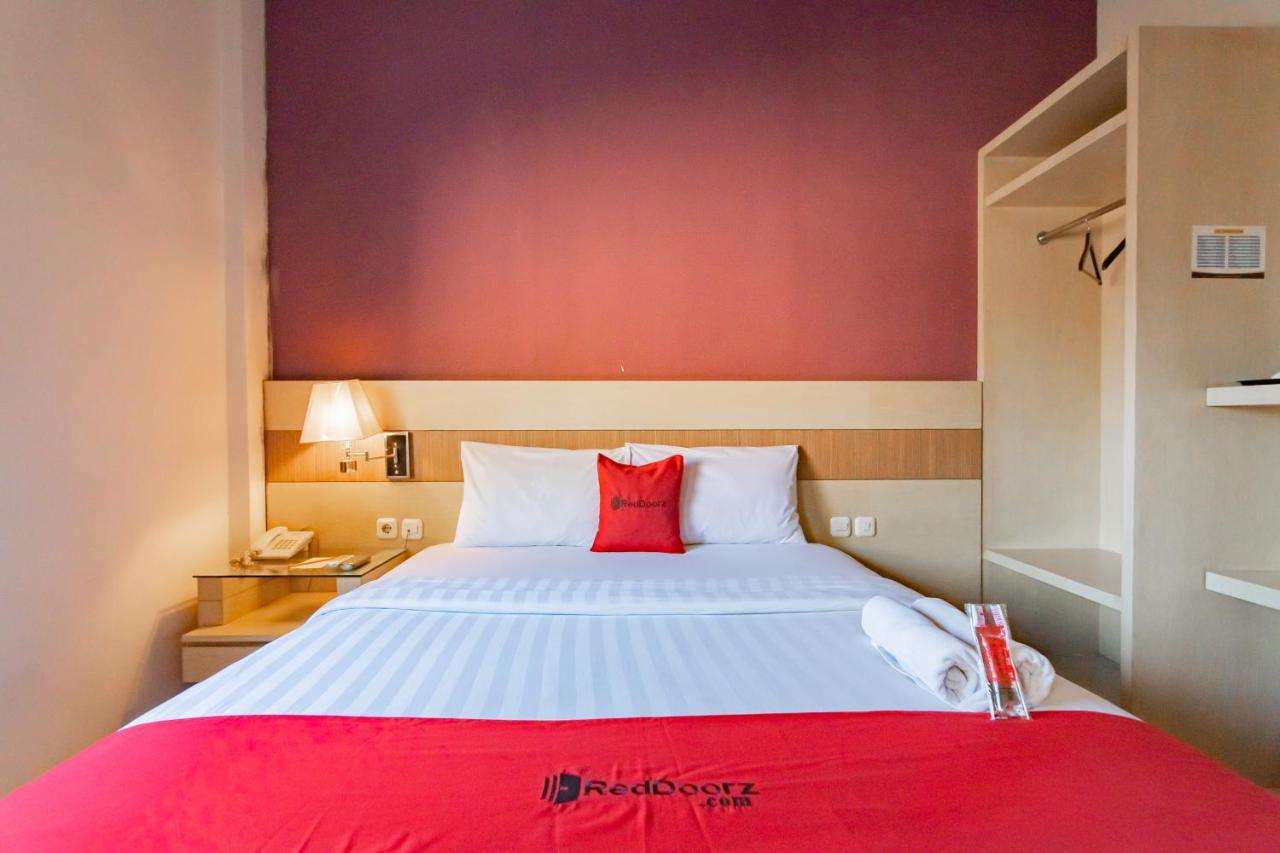 Reddoorz Premium Near Bandung Station Hotell Exteriör bild