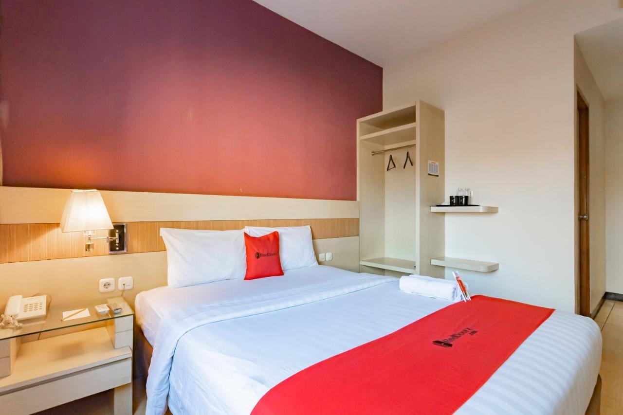 Reddoorz Premium Near Bandung Station Hotell Exteriör bild