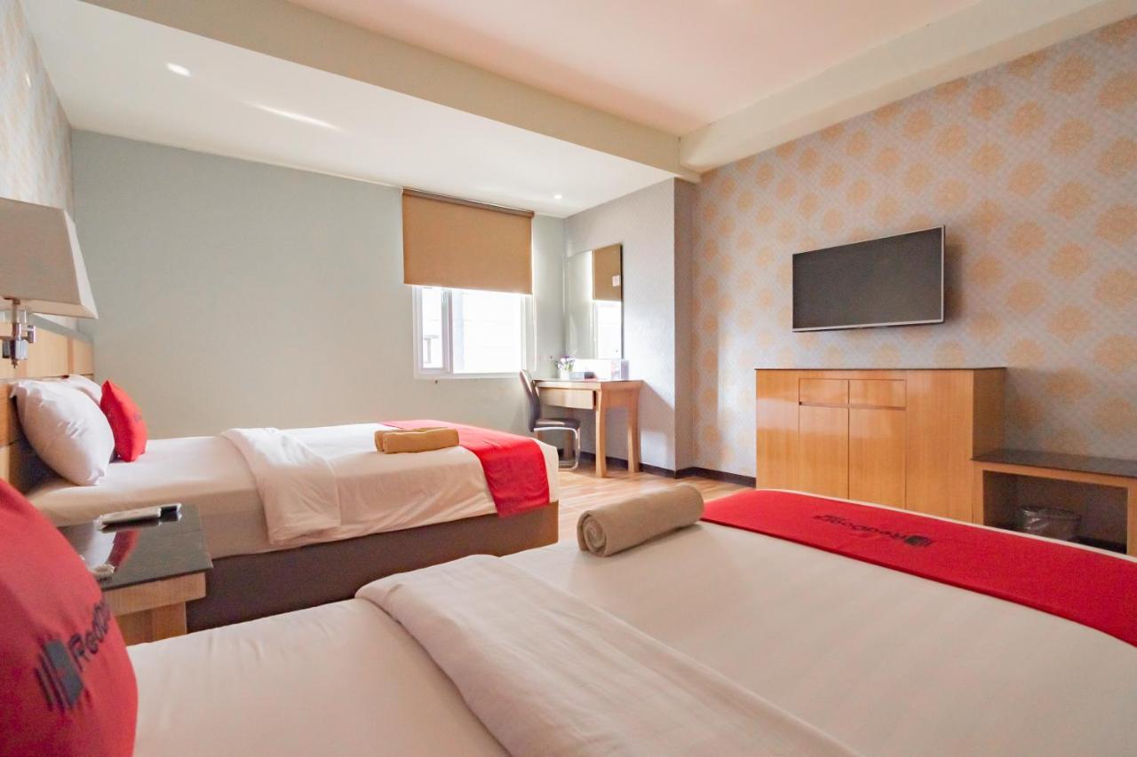 Reddoorz Premium Near Bandung Station Hotell Exteriör bild